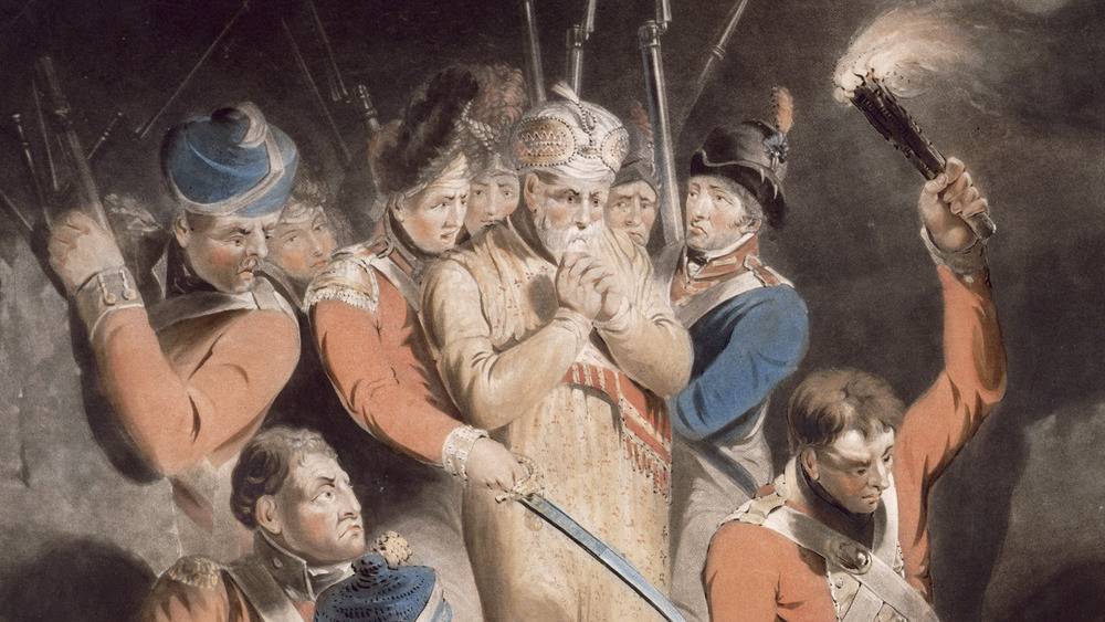 ১৮৩৪ খ্রিস্টাব্দের ২৪ এপ্রিল ইস্ট ইন্ডিয়া কোম্পানির বিরুদ্ধে যুদ্ধে পরাজিত হন কুর্গের তৎকালীন রাজা চিক্কা বীররাজেন্দ্র। সেনা আধিকারিক জেমস স্টুয়ার্ট ফ্রেজারের নির্দেশে তাঁকে সপরিবার নির্বাসনে পাঠানো হয় বারাণসীতে। সেখানেই ১৮৪১ খ্রিস্টাব্দের ফেব্রুয়ারি মাসের এক রবিবার জন্ম হয় গৌরাম্মার।