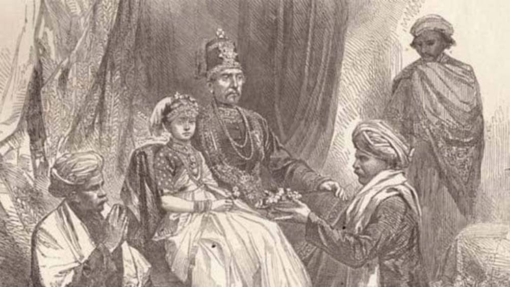 ব্রিটিশ সেনাবাহিনীর মেজর ড্রামন্ড এবং তাঁর স্ত্রীর কাছে থাকতেন গৌরাম্মা। তাঁদের কাছেই রপ্ত করেছিলেন পাশ্চাত্যের আদবকায়দা। রাজকীয় আচরণের পাশাপাশি তাঁর চরিত্রের অন্যতম বৈশিষ্ট ছিল হাসিখুশি প্রাণোচ্ছ্বল দিকটিও। তবে রাজপরিবারের ঘনিষ্ঠ হওয়ার সুবাদে তাঁর জীবন সবসময়েই থাকত প্রচারের আলোর আতসকাচের নীচে। মাঝে মাঝে তাতে দমবন্ধ লাগত রাজকন্যার। পরিবর্তে তিনি চাইতেন আরও কিছু নিভৃত অবসর।