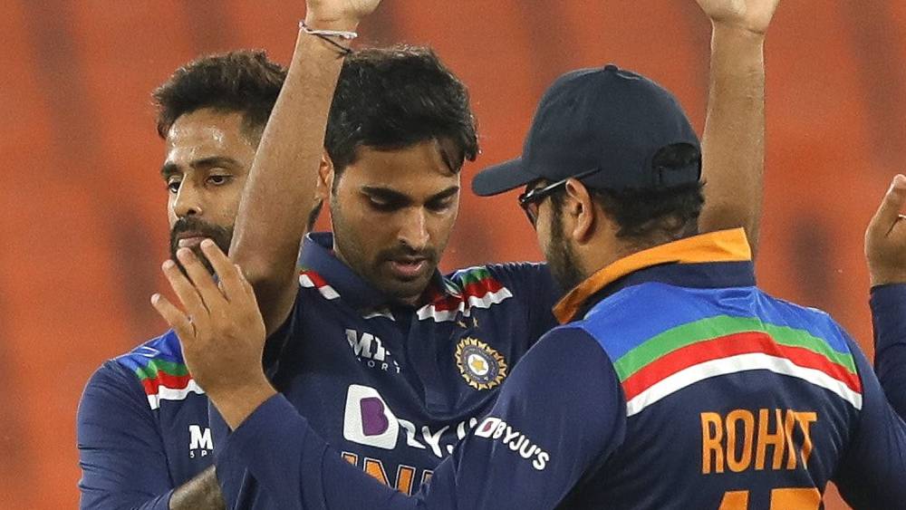 অসাধারণ বল করলেন ভুবনেশ্বর কুমার।