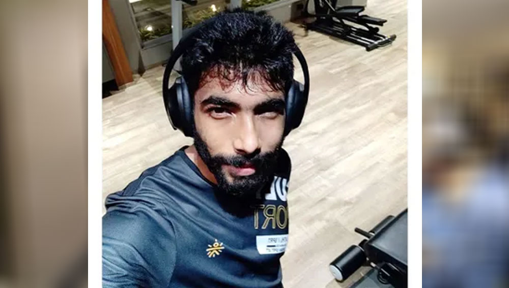 মাঠে চমক দেখাতে গেলে শারীরিক ভাবে সুস্থ থাকা জরুরি। নিয়মিত জিম করেন বুমরা। বাড়িতেও রয়েছে জিম। যাতে যাবতীয় প্রয়োজনীয় সরঞ্জামও রয়েছে।