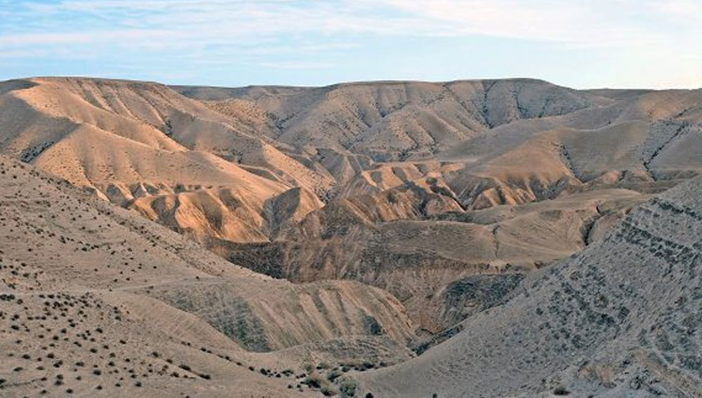 বিশেষজ্ঞদের অনুমান, গুহার পাথরের ভাঁজে ভাঁজে এমন আরও মর্মান্তিক ইতিহাস চাপা পড়ে রয়েছে।