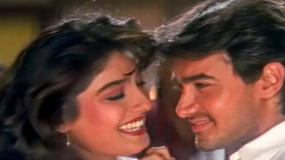 এই ছবির একটি গানের দৃশ্যে আমির খানের পিয়ানো বাজানোর দৃশ্য ছিল। পরিচালক যশ চোপড়া একটি দিন নির্ধারিত করেছিলেন। সে দিনই গানটির দৃশ্যায়ন সম্পূর্ণ হওয়ার কথা। কিন্তু সেটা হল না আমিরের জন্য।