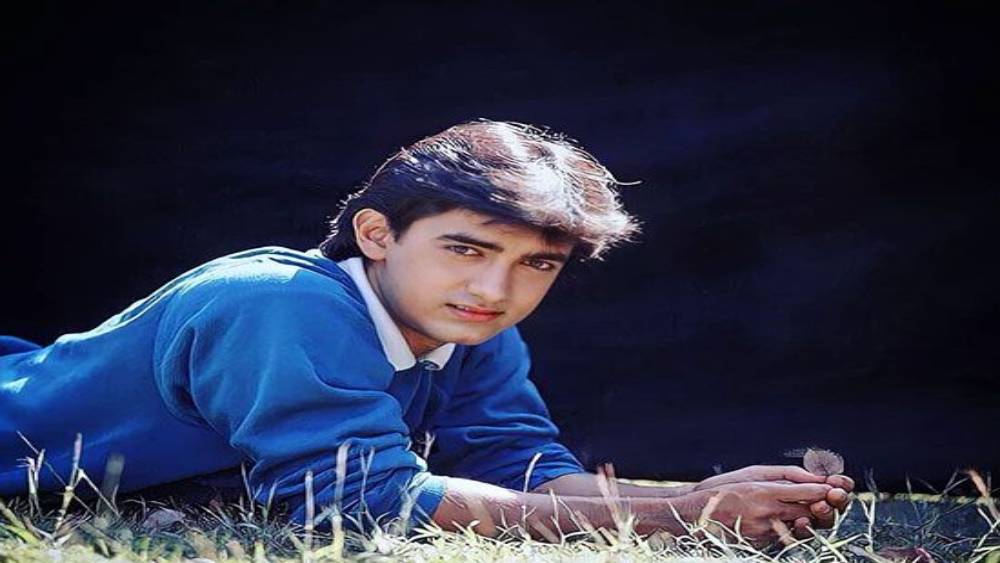 সারা দিন পিয়ানো বাজিয়ে অবশেষে আমির নিজের কাজে সন্তুষ্ট হলেন সন্ধ্যায়। জানালেন, এত ক্ষণে নিজের পিয়ানোবাদন তাঁর পছন্দ হয়েছে। অন্য দিকে যশ চোপড়ার দাবি ছিল, গানের দৃশ্যে আমিরের আঙুলের উপর কারও নজর থাকবে না। কিন্তু আমির তাঁর কথা শুনতে নারাজ।