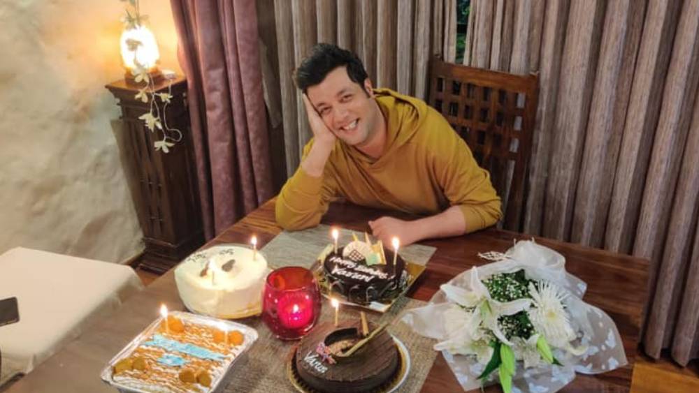 বহিরাগত হয়েও বরুণ স্বপ্ন দেখেছিলেন। টিনসেল টাউনে সেই স্বপ্নপূরণের অনেক ধাপ তিনি পেরিয়েও এসেছেন। একদিন যে শহরে তিনি অটোয় করে প্রযোজকদের দরজায় দরজায় ঘুরতেন, আজ সেই শহরের রাজপথে দৌড়য় তাঁর বিএমডব্লু।