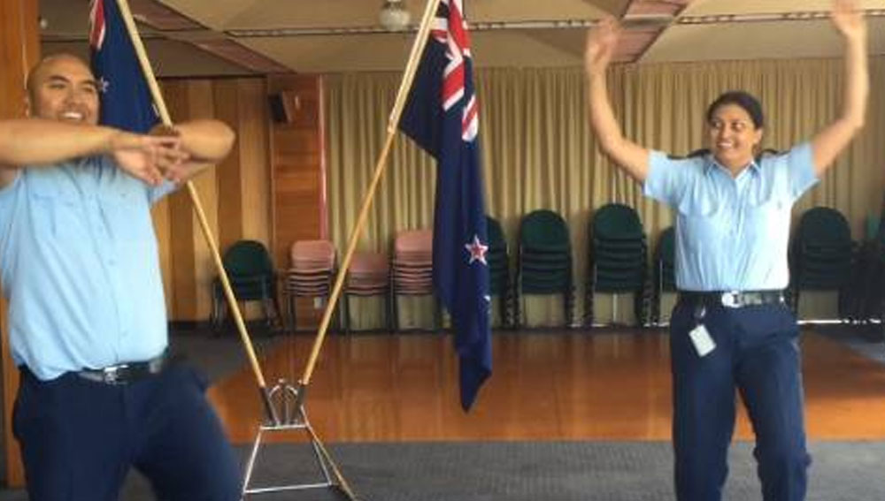 জনের কাছে এক বার পুলিশ হওয়ার ইচ্ছাপ্রকাশ করেছিলেন মনদীপ। আর সেটাই ছিল তাঁর জীবনের মোড় ঘোরানো মুহূর্ত।