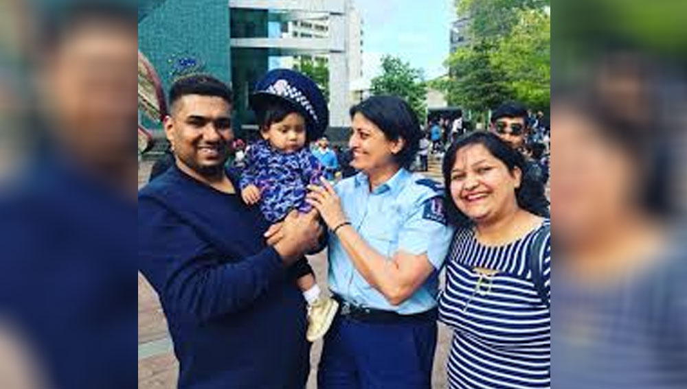 এর পর ১৯৯৯ সাল নাগাদ তিনি নিউজিল্যান্ডে চলে আসেন। সেখানে ট্যাক্সি চালাতে শুরু করেন তিনি। অকল্যান্ডের একটি লজে থাকতে শুরু করেন।