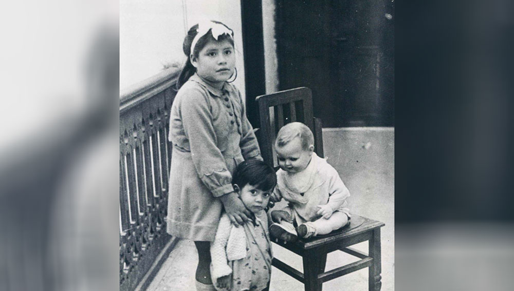 লিনা যখন ৫ বছরের আরও একটি বিষয় নিয়ে সকলেই উদ্বিগ্ন ছিলেন। তাঁর পেট ক্রমশ বড় হয়ে যাচ্ছিল। মা-বাবা, আত্মীয়-পরিজন থেকে চিকিৎসক সকলেই প্রাথমিক ভাবে ভেবেছিলেন পেটে টিউমার হয়েছে।