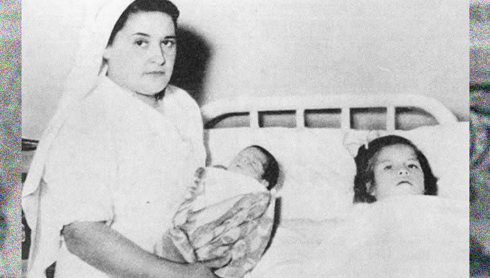 অস্বাভাবিক এই পরিস্থিতি নিয়ে যখন বিশ্ব জুড়ে চিকিৎসক মহলে টালমাটাল অবস্থা, এ সব কিছু থেকে একেবারেই অজ্ঞাত ছিলেন লিনা। সাড়ে ৫ বছরের মেয়েটি তখন হাসপাতালের বিছানায় শুয়ে পুতুল নিয়ে খেলতে ব্যস্ত।