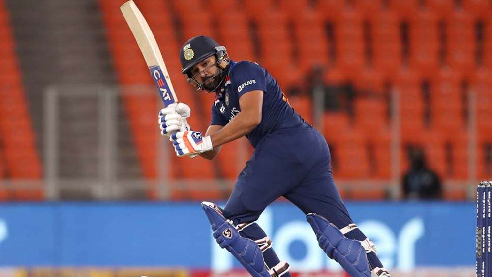 রোহিত শর্মা: বিশ্রামের পর ছন্দ পাচ্ছিলেন না টি২০ সিরিজে। শেষ ম্যাচে বিরাটের সঙ্গে জুটি বেঁধে বুঝিয়ে দিয়েছেন তিনিও তৈরি। একদিনের সিরিজেও তাঁকে সেই ছন্দেই দেখতে চাইবেন সমর্থকরা।