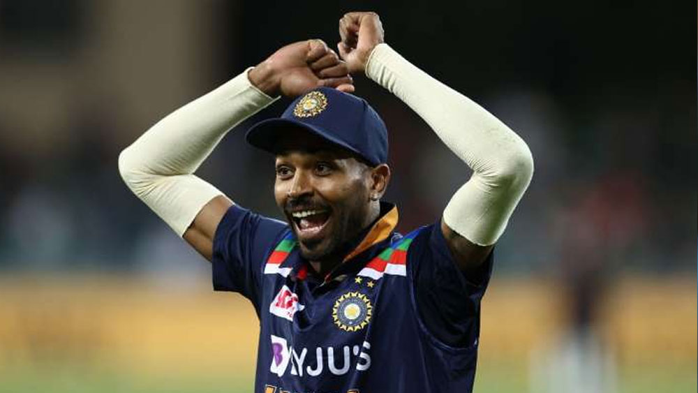 হার্দিক পাণ্ড্য: ব্যাটে বলে ফের স্বমহিমায় ফিরেছেন তিনি। ৫ বোলারের দলে তিনি বাড়তি সুবিধা। একদিনের ক্রিকেটেও তাঁকে ছন্দে চাইবেন কোহলী।