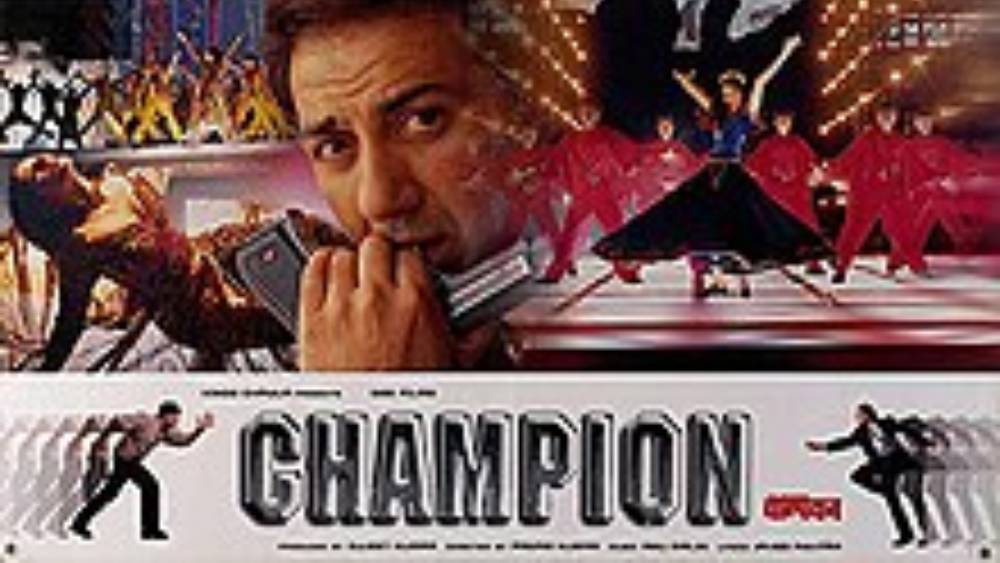 ভুল বুঝতে পেরে পরের দিন তাঁদের ছেড়ে দেয় পুলিশ। এসেই এই ভীতিজনক অভিজ্ঞতার মুখোমুখি হওয়ার পরেও হাল ছাড়েননি মানব। থেকে গিয়েছিলেন মুম্বইয়ের মাটি কামড়ে। সঙ্গে চালিয়ে যাচ্ছিলেন অভিনয়ের চেষ্টা। দীর্ঘ দিন চেষ্টার পরে ফল পেলেন মানব। সানি দেওলের ‘চ্যাম্পিয়ন’ ছবিতে অভিনয়ের সুযোগ এল।