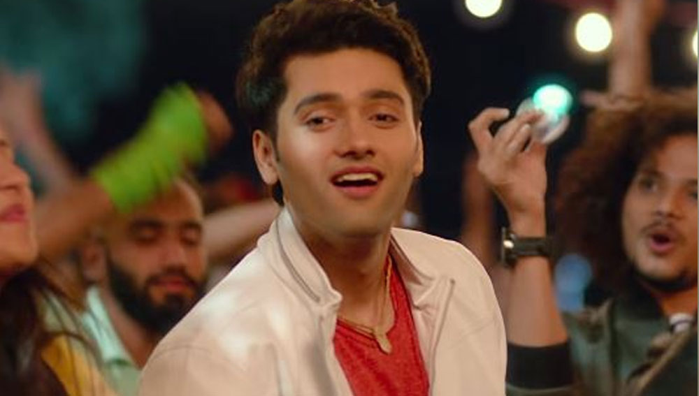 শোনা যাচ্ছে সেই ছবিতে এ বার ছেলেকে মুখ্য চরিত্রে অভিনয়ের সুযোগ করে দেবেন তিনি।