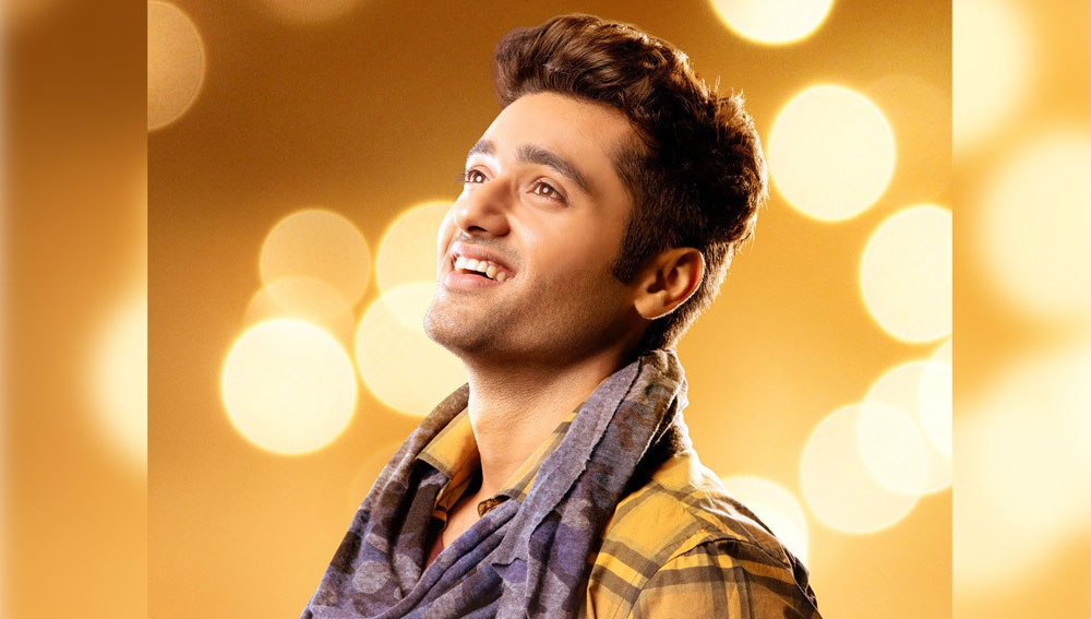 কিন্তু জীতে কী আর আগের মতো রয়েছে? জীতে এখন ২৬ বছরের যুবক। সানির কোলে ঘুরে বেড়ানো সেই ছেলে লম্বা এবং সুদর্শন যুবকে পরিণত হয়েছে। মহিলামহলে দিন দিন তাঁর জনপ্রিয়তাও বাড়ছে।