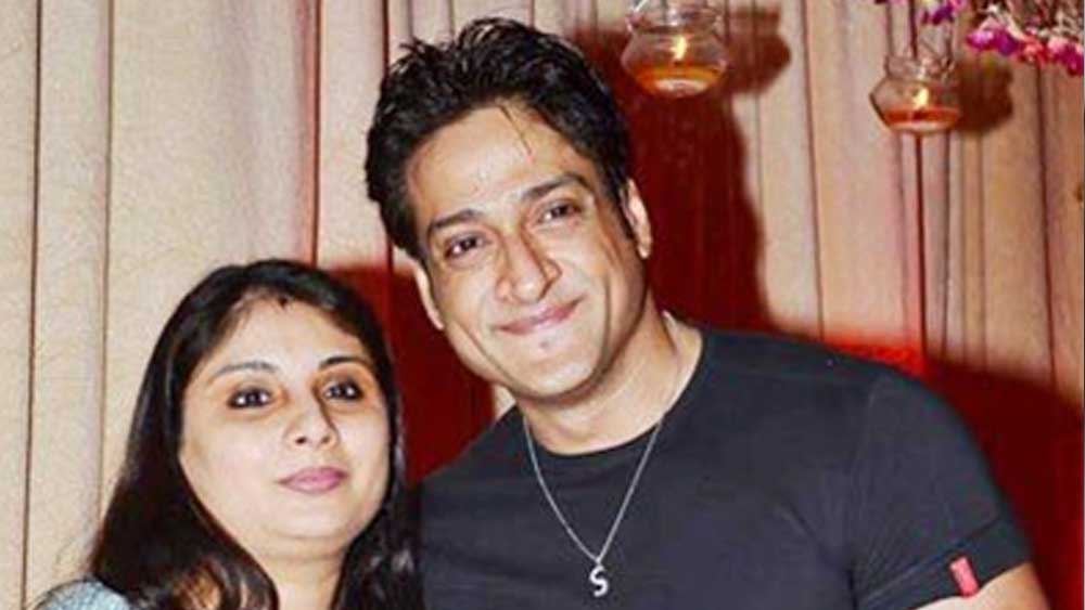 তার পরেও প্রেম বা বিয়ের উপর থেকে আস্থা হারাননি ইন্দ্র। ২০১৩ সালে তিনি বিয়ে করেন পল্লবী নামের এক তরুণীকে। ইন্দ্রর মনে হয়েছিল পল্লবীই তাঁর ছন্নছাড়া জীবনের হাল ধরতে পারবেন। বিয়ের এক বছর পরে জন্ম হয় তাঁদের মেয়ের। কিন্তু সন্তানের জন্মের সুসংবাদের মধ্যেই ফের আঘাত। ২০১৪ সালে ইন্দ্রর বিরুদ্ধে ধর্ষণের অভিযোগ আনেন এক উঠতি অভিনেত্রী।