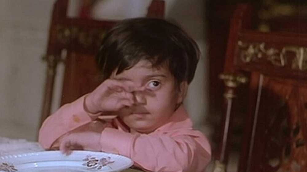 সেই কাস্টিং ডিরেক্টর কথা বলেন রাজুর বাবার সঙ্গে। প্রথমে তিনি অনুমতি দেননি। তার পর রাজি হন। বান্দ্রায় ‘পরিচয়’ ছবির অডিশনে হাজির হন রাজু। সেখানে আরও অনেক শিশুশিল্পী অডিশনের জন্য ছিল। তাদের ‘কাজ’ অনেক বেশি দক্ষ ছিল। কিন্তু ক্যামেরার সামনে রাজু কেঁদে ফেলে।