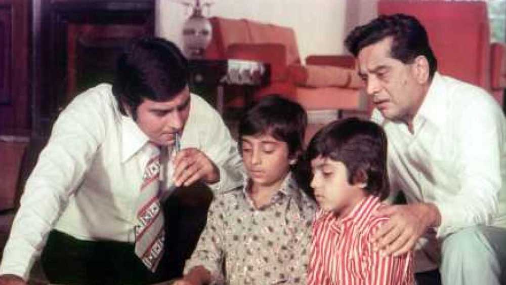 ‘চিতচোর’ ছবির জন্য শ্রেষ্ঠ শিশুশিল্পী বিভাগে জাতীয় পুরস্কার পান মাস্টার রাজু। অথচ এই ছবিতে রাজুর কাজ করার ব্যাপারে প্রথম থেকে নিমরাজি ছিলেন তাঁর মা। অমিতাভ বচ্চন, সঞ্জীবকুমারের মতো তারকাদের সঙ্গে অভিনয় করে আসে রাজু কি না কাজ করবে নবাগত অমল পালেকর, জারিনা ওয়াহাবের সঙ্গে! শেষে প্রযোজক তারাচাঁদ বরজাতিয়া জানান, তিনি রাজু ছাড়া কাউকে নেবেন না। তখন তাঁর মা রাজি হন।