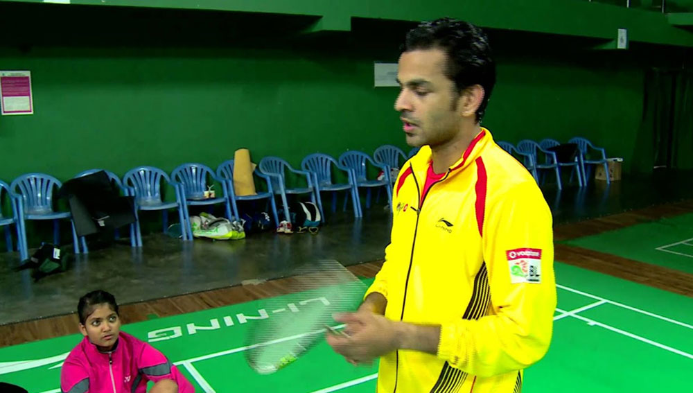 দারিদ্র যাতে প্রতিভার অন্তরায় না হয়, তার জন্য গরিব ঘর থেকে খুঁজে খুঁজে খেলোয়াড় তুলে আনতেন তিনি। তাঁদের বিনামূল্যে প্রশিক্ষণ দিতেন। এমনকী এমন অনেক ছাত্র রয়েছে, যাঁরা বছরের পর বছর তাঁর বাড়িতেই থেকেছেন।