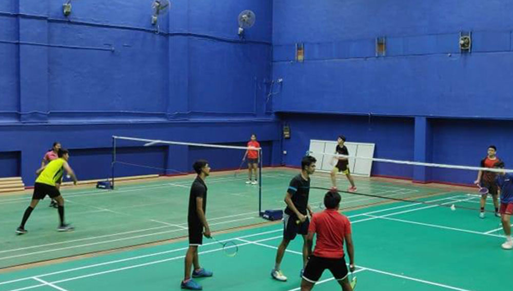 কোর্স সম্পূর্ণ করে শংসাপত্র হাতে নিয়ে ওই স্টেডিয়ামে ব্যাডমিন্টন শেখাতে শুরু করেন তিনি। ১৯৯২ সালে তাঁর প্রথম ব্যাচ-এর কিছু ছাত্র জাতীয় স্তরে খেলার সুযোগ পান। তারপর আর ফিরে তাকাতে হয়নি।