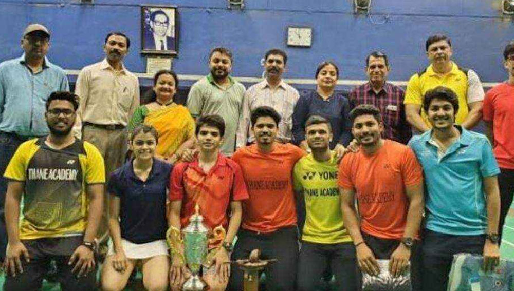 চাকরি ছেড়ে ৩২ বছর বয়সে সেটাই হয়েছিলেন তিনি। তার আগে অবশ্য টুকটাক খেলতেন। ১৯৮৮ সালে তাঁর সামনে দরজা খুলে যায়।