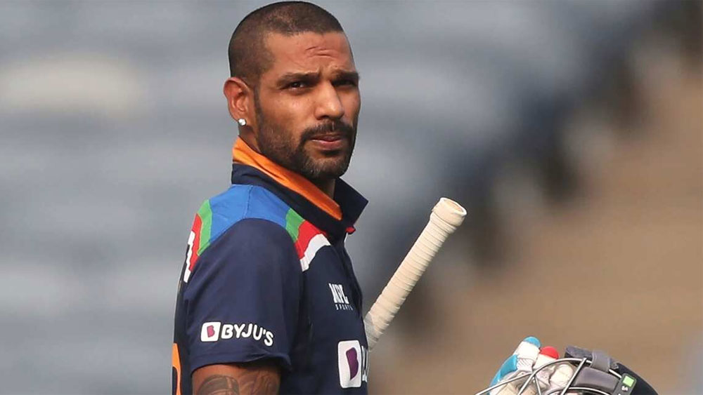 শিখর ধওয়ন: ২ রানের জন্য শতরান হাতছাড়া করেছেন প্রথম ম্যাচে। টি২০ ক্রিকেটে ব্যর্থ হলেও একদিনের ক্রিকেটে ওপেনিংয়ে তাঁর ওপরেই ভরসা রেখেছিলেন বিরাট কোহলী। ম্যাচের সেরা হয়ে সেই ভরসা রেখেছেন তিনি।