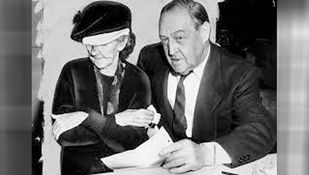 স্বামীর মৃত্যুর পর ওই আইনজীবীই তাঁর হয়ে মামলা লড়েছিলেন। পরে ডলির কিছু আচরণ তাঁর সন্দেহের কারণ হয়ে দাঁড়ায়। আইনজীবীর সঙ্গে সম্পর্কে থাকাকালীন রয় ক্লাম্ব নামে আরও এক প্রেমিক জুটে গিয়েছিল তাঁর। রয়কে তিনি স্বামীকে খুন করা ওই পিস্তল লুকিয়ে রাখতে বলেছিলেন। অজুহাত দিয়েছিলেন, ওই পিস্তলটি নাকি খুনে ব্যবহার করা পিস্তলের মতোই দেখতে। পুলিশ তাঁকে তাই অহেতুক সন্দেহ করতে পারে।