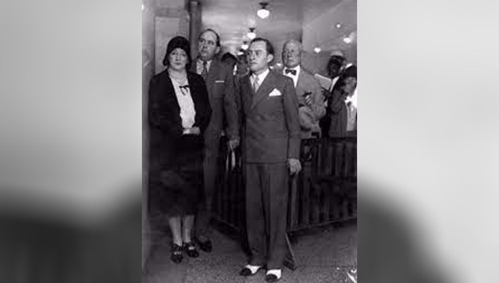 এ ভাবে ১০ বছর কেটে যায়। ওট্টোর উপস্থিতি বিন্দুমাত্র টের পাননি উইলিয়াম। এক রাতে স্ত্রী ডলির সঙ্গে তাঁর কথা কাটাকাটি শুনে পিস্তল হাতে নীচে নেমে আসেন ওট্টো। উইলিয়ামকে গুলি করে খুন করেন তিনি। পুলিশের কাছে ঘটনাটিকে ডাকাতির রূপ দিয়েছিলেন ডলি।