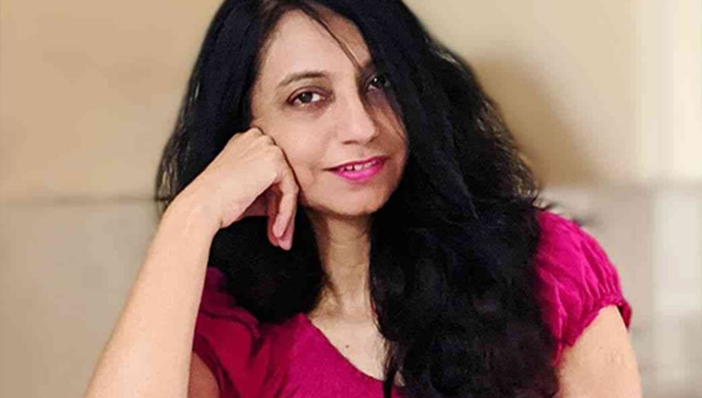 পরিবারের সামনে যখনই তিনি মডেল হওয়ার ইচ্ছার কথা জানিয়েছিলেন চারদিক থেকে নানা নেতিবাচক মন্তব্য তাঁকে ঘিরে ধরেছিল। তাই সে পথে আর পা বাড়ানো হয়নি।