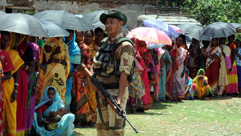 সরাসরি: খেজুরিতে রাতে বোমাবাজি, উঠল বুথকর্মীকে বার করে দেওয়ার অভিযোগও