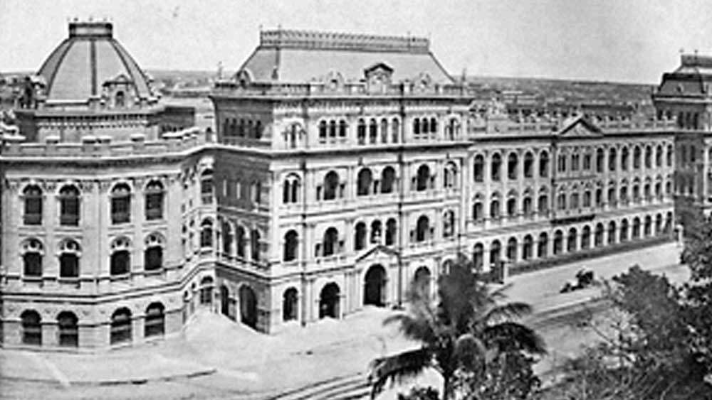 ভবনটির গঠনশৈলি মুগ্ধ করতে পারেনি কলকাতায় থাকা সেকালের ব্রিটিশ তথা ইউরোপীয় সমাজকে। তাঁদের মনে হয়েছিল, কাজের প্রয়োজনে তৈরি এই ভবন দাঁড়িয়ে আছে শিল্পসুষমা থেকে দূরে। তবে উপনিবেশ শাসনের ক্ষেত্রে প্রথম থেকেই এই ভবন ব্রিটিশদের কাছে ছিল গুরুত্বপূর্ণ।