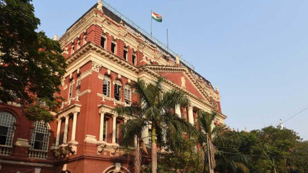 স্বাধীনতার পরেও বহু প্রতিবাদ এবং আন্দোলনের সাক্ষী এই প্রাচীন ভবন। কুর্সির লড়াই এখন যতই নীলবাড়িকে ঘিরে হোক না কেন, লাল ইটের তৈরি করণিকদের আদি কার্যালয়ের গরিমা অমলিন প্রায় আড়াই শতক পেরিয়ে এসেও।