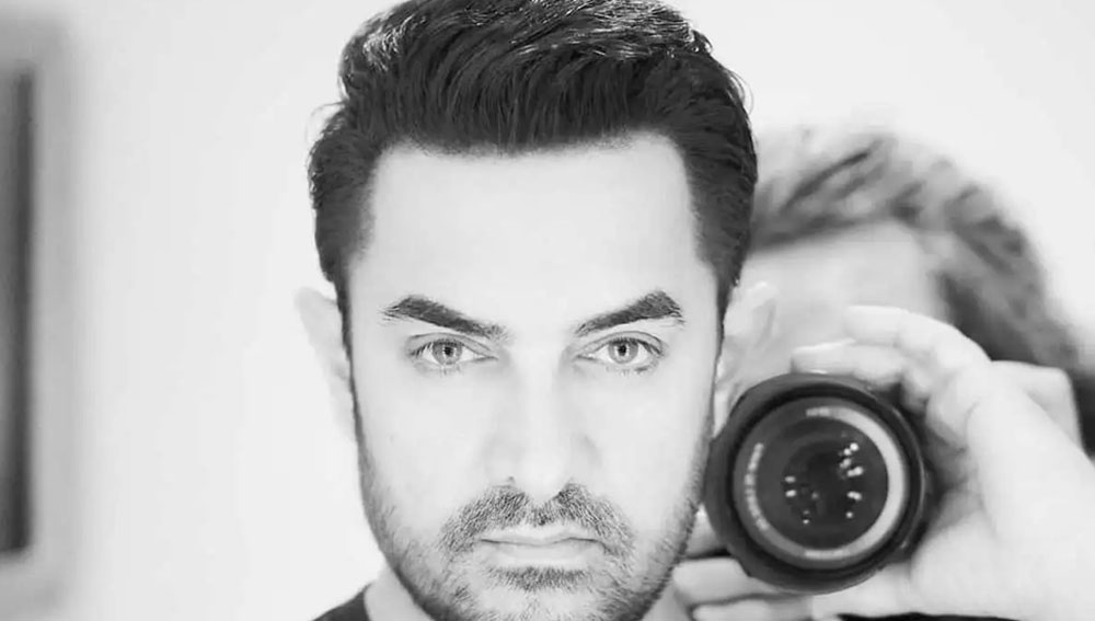 আরও বেশি অস্বস্তিতে পড়ে যান গায়িকা। পরে তাঁর আচরণের জন্য আমিরের কাছে দুঃখপ্রকাশও করেন।