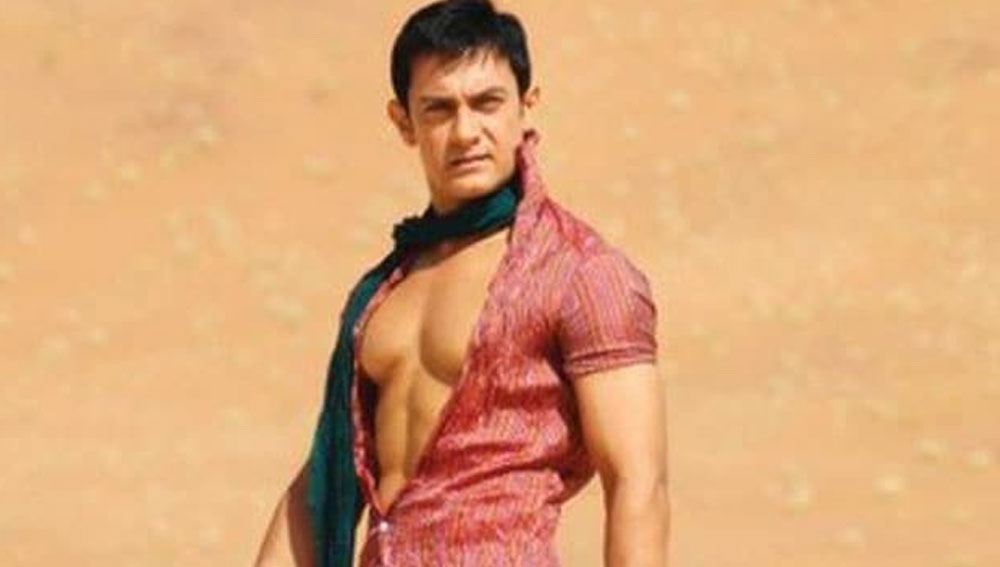 বিষয়টি একেবারেই পছন্দ হয়নি অলকার। আমিরের এই বারবার তাকানো তাঁকে অস্বস্তিতে ফেলছিল। ফলে স্টুডিয়ো থেকেই আমিরকে বার করে দেন তিনি।