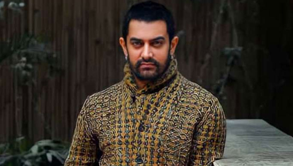 কিন্তু জানেন কি একবার এই পারফেকশনিস্ট আমিরকে স্টুডিয়ো থেকে বার করে দিয়েছিলেন এক নামজাদা গায়িকা!