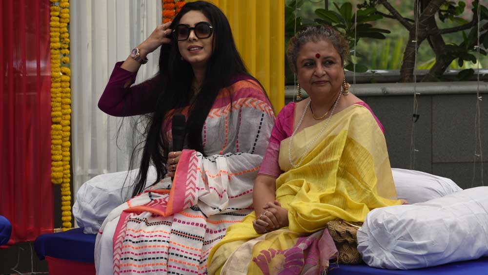 পাশাপাশি শ্রীময়ী চট্টরাজ এবং নন্দিতা রায়। দোল নিয়ে নিজেদের অনুভূতির কথা বললেন তাঁরা।