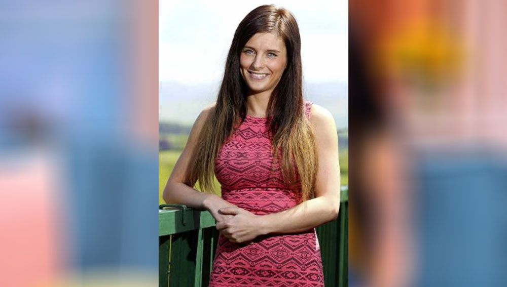 তাঁর জামাকাপড়ের সংগ্রহ দেখলে তাক লেগে যাবে। ৩ লাখ পাউন্ডের ডিজাইনার জামা রয়েছে তাঁর আলমারিতে।