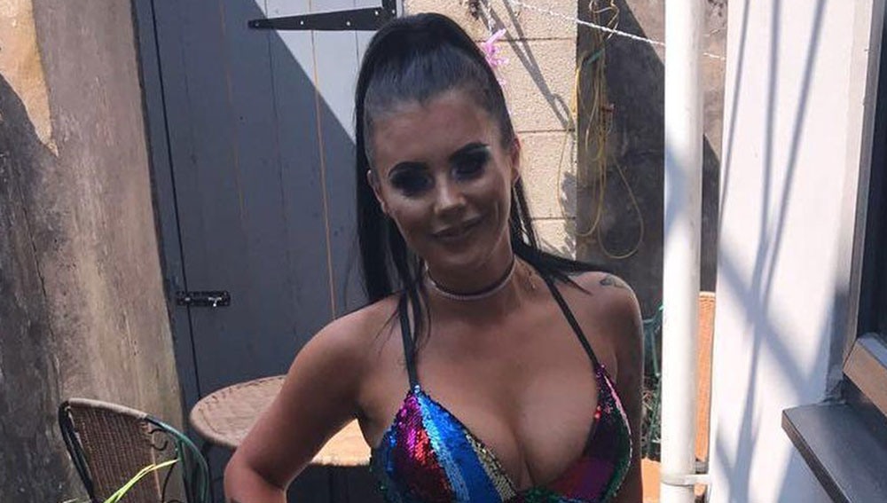 যখন তখন বন্ধুবান্ধবদের আবদার মেটাতে মোটা টাকা খরচ করতেন। এর পাশাপাশি নিজের জন্য বড় অঙ্কের খরচ তো রয়েইছে।