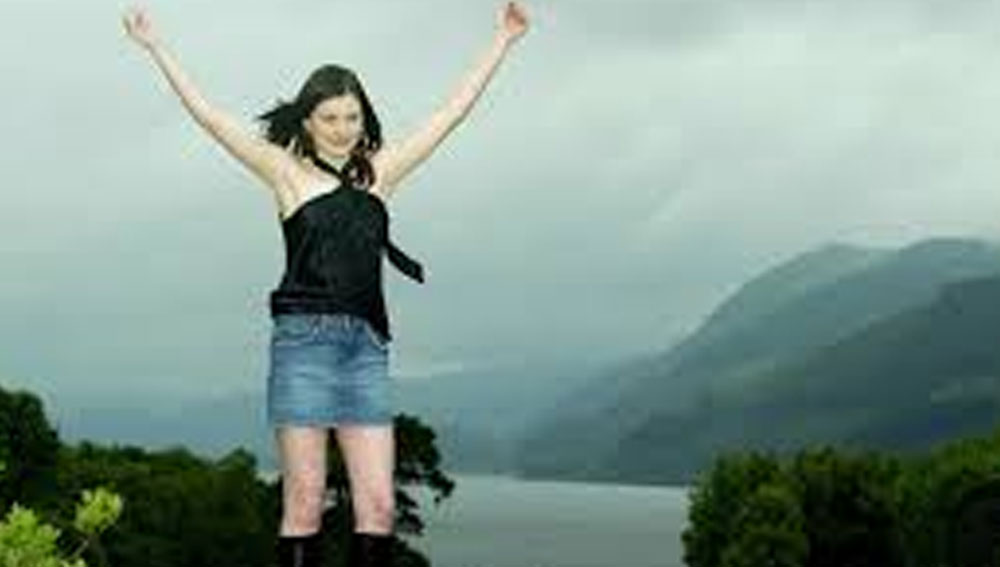 রীতিমতো টাকা ওড়াতে শুরু করেছিলেন তিনি। নিজেই জানান, আড়াই লাখ পাউন্ড খরচ করেন শুধুমাত্র নেশার টানে।