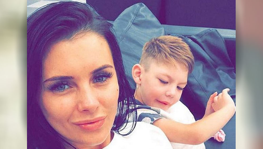 কিন্তু মাত্র ৫ বছরের মধ্যেই তাঁদের সম্পর্কে চিড় ধরে। ক্যালি একবার আত্মহত্যার চেষ্টাও করেছিলেন।