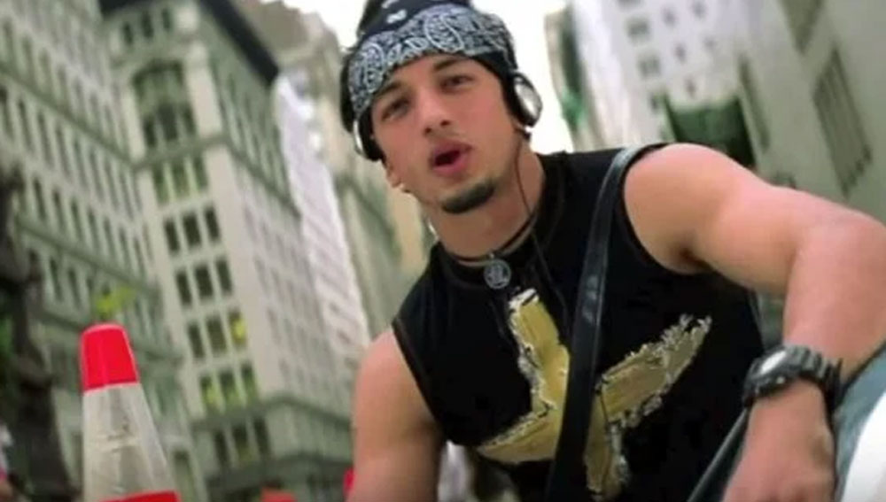 ফ্রাঙ্কি রামদয়াল। ডিজে হয়েছিলেন তিনি। যদি স্মৃতি খানিক ম্লান হয়ে গিয়ে থাকে তা হলে পাশের ছবিটি দেখা মাত্রই মনে পড়ে যাবে।