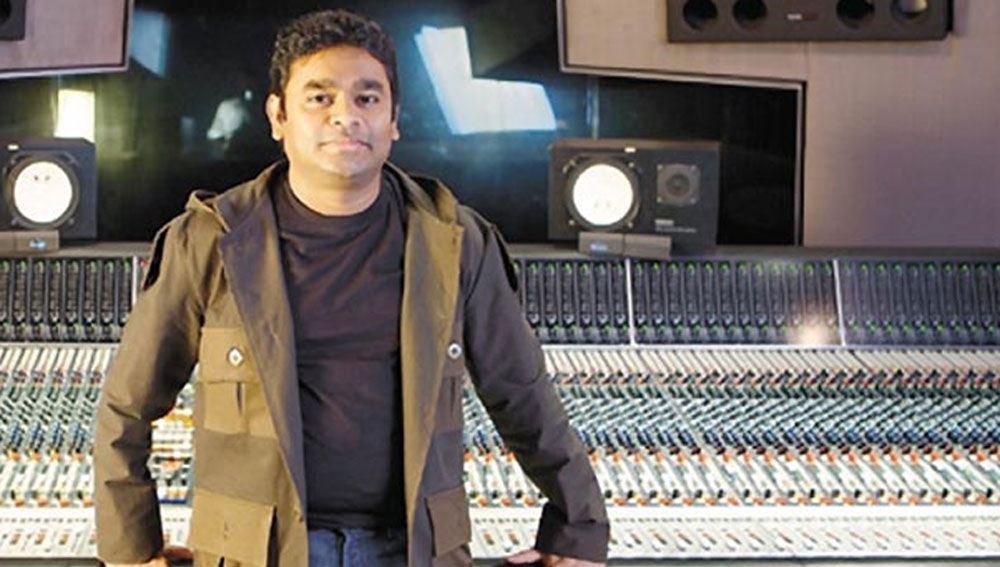 এই বাড়ির মধ্যে আস্ত মিউজিক স্টুডিয়ো গড়ে তুলেছেন তিনি। একই ভাবে তাঁর লস অ্যাঞ্জেলসের বাড়িতেও রয়েছে স্টুডিয়ো।