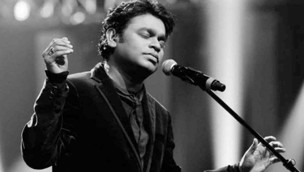 তেমনই চেন্নাই এবং মুম্বইয়েও তাঁর একটি করে বাড়ি রয়েছে। কোনও গানে সুর দেওয়ার আগে প্রচণ্ড মনোযোগ প্রয়োজন। চেন্নাইয়ের বাড়ির অন্দরমহল তার জন্য উপযুক্ত। পরিবেশও তেমনই শান্ত।