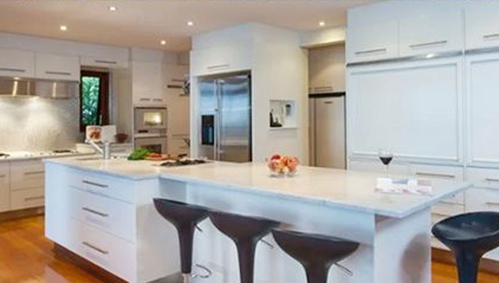 এ ছাড়া সিনেমা দেখা, মাসাজ নেওয়া, স্টিম নেওয়া, খেলার  জন্য আলাদা ঘর রয়েছে। এর বিশেষ অকর্ষণ একটি মাটির ঘর।