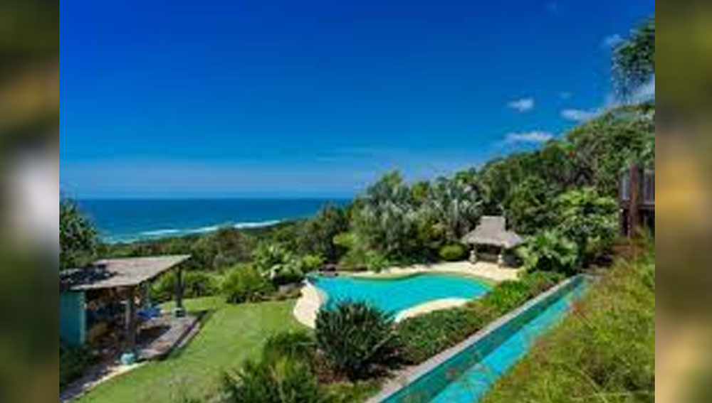 কেনার সময় এর মূল্য ছিল ২ কোটি ডলার মতো। একে বাড়িতে পরিণত করার পর এর মূল্য দাঁড়ায় ৩ কোটি ডলারেরও বেশি। ভারতীয় মুদ্রায় যা প্রায় ২১৭ কোটি টাকা।