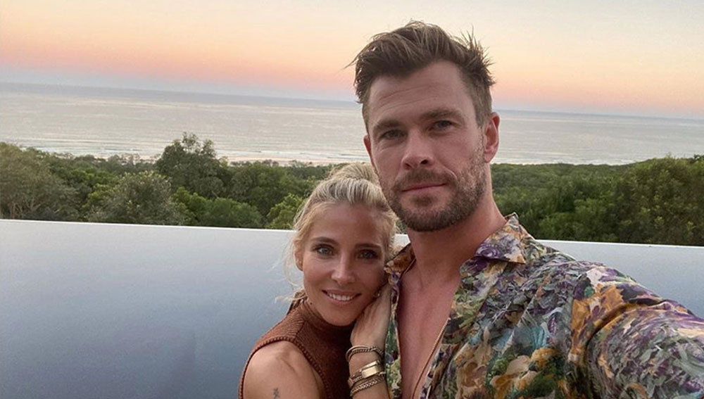 এই বাড়িতেই তিন সন্তানকে নিয়ে থাকেন তাঁরা। যা দেখে অনেকেই আবার কটাক্ষ করে একে প্রাসাদ না বলে হোটেল কিংবা শপিং সেন্টার বলেছেন।