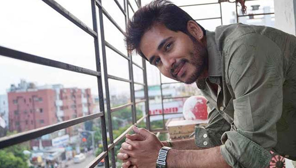 ৭ লাখ ৬৮ হাজার টাকার একটি টয়োটা ইটিয়স গাড়ি রয়েছে তাঁর। যথাক্রমে ৪ লাখ এবং ৬ লাখ টাকার সোনা এবং অন্যান্য মূল্যবান জিনিস রয়েছে তাঁর এবং স্ত্রীর কাছে।