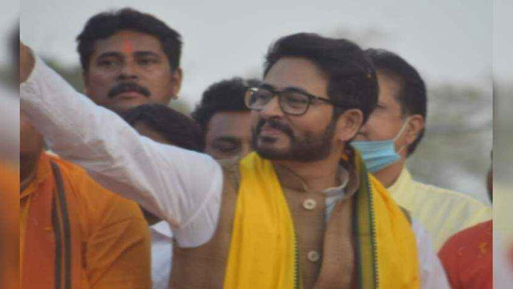 বিভিন্ন সংস্থা থেকে তিনি মোট ৬৪ লাখ ৫৬ হাজার ১১৪ টাকা ঋণ নিয়েছেন। তাঁর স্ত্রীর ঋণ ১১ লাখ ৫৭ হাজার ৭২ টাকা।