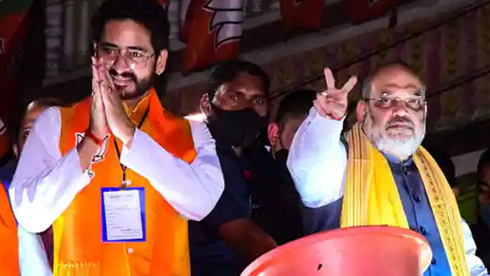 নির্বাচন কমিশনের কাছে তিনি সম্পত্তির যে হলফনামা জমা দিয়েছেন, তাতে দেখা যাচ্ছে কোটিতে বিরাজ করেন হিরণ। তিনি একদিকে যেমন অভিনেতা হওয়ার পাশাপাশি ব্যবসায়ী, তেমন তাঁর স্ত্রীও চাকরি করার পাশাপাশি ব্যবসা করেন।