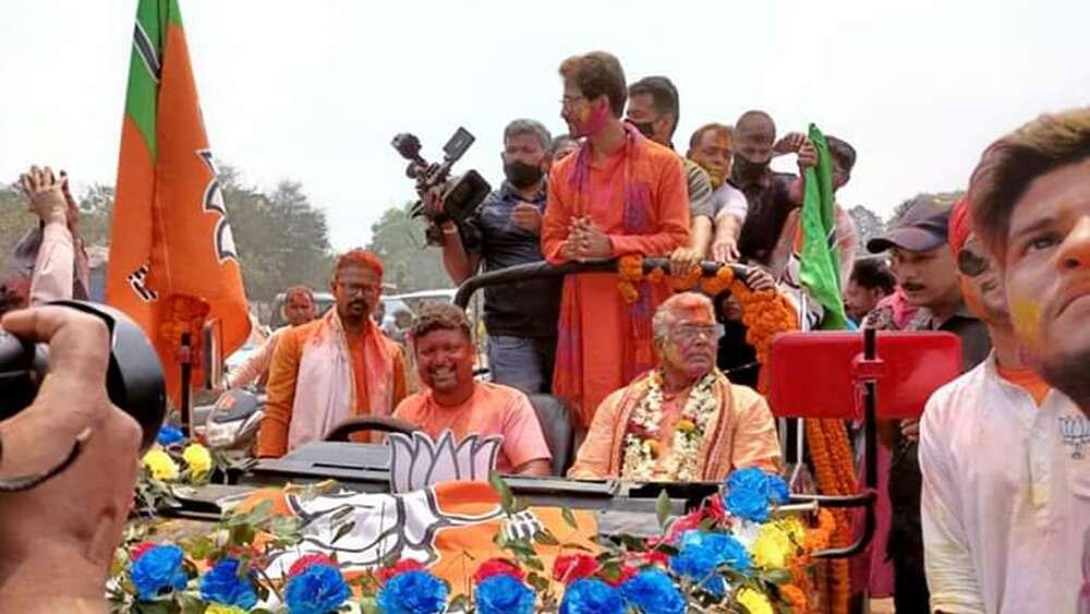 ৪৫ বছরের এই অভিনেতা উলুবেড়িয়ার বাসিন্দা। তবে স্ত্রী ও মেয়ের সঙ্গে  তিনি আনন্দপুর থানার অন্তর্গত একটি ফ্ল্যাটে থাকেন।