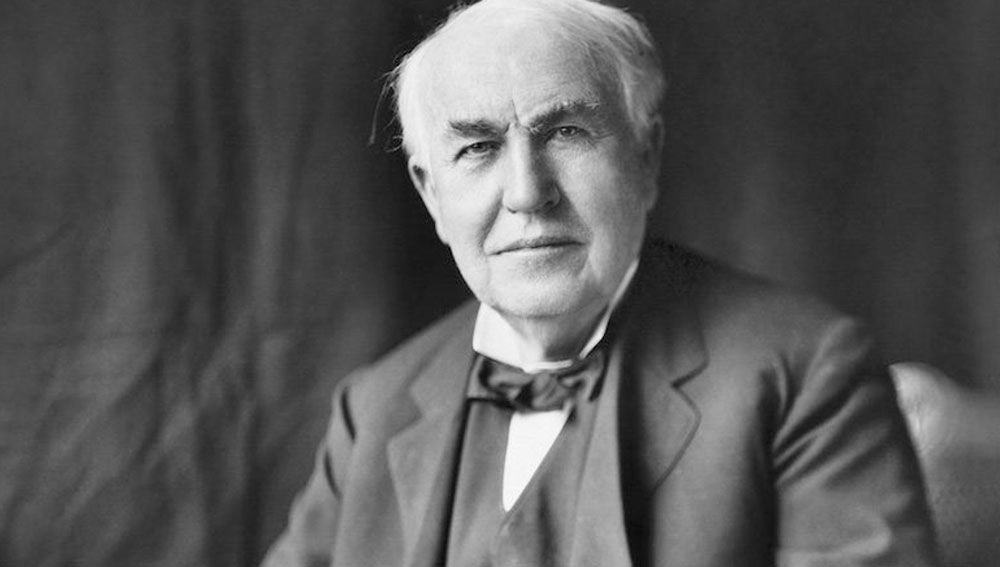 জীবনের শেষ সময়ে হাসপাতালে তাঁর সঙ্গে সর্বক্ষণ থাকতে বলা হয়েছিল তাঁর ছেলে চার্লসকে। অটোমোবাইল ব্যবসায়ী হেনরি ফোর্ড একটি টেস্ট টিউব দিয়েছিলেন চার্লসকে। ফোর্ড ছিলেন বিজ্ঞানী থমাসের ব্যবসার অংশীদারও।