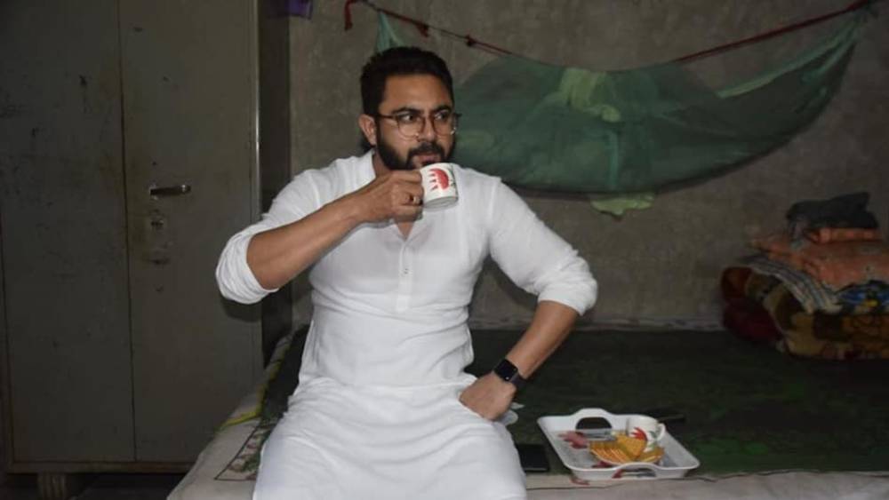 ছোটবেলাতেই শুনে নিয়েছিলেন জীবন-অভিধানের ‘এক নম্বরি, ‘দু’ নম্বরি’ শব্দ। ‘শাখাপ্রশাখা’-র সেই ডিঙ্গো এখন নির্বাচনের প্রতিদ্বন্দ্বী। টলিউডের নায়ক হলেও সোহম চক্রবর্তীর শিশুশিল্পীর পরিচয় যেন ভুলতে চান না দর্শক।